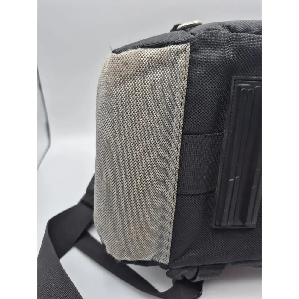 Canon 200DG Deluxe Camera Bag With Shoulder Strap and 1 Divider